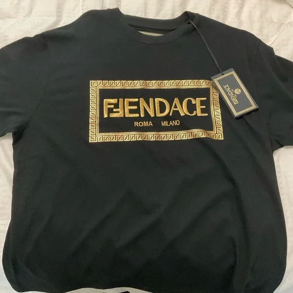Fendi Fendace Logo Womens T-shirt
Black/Gold - Picture 11 of 14